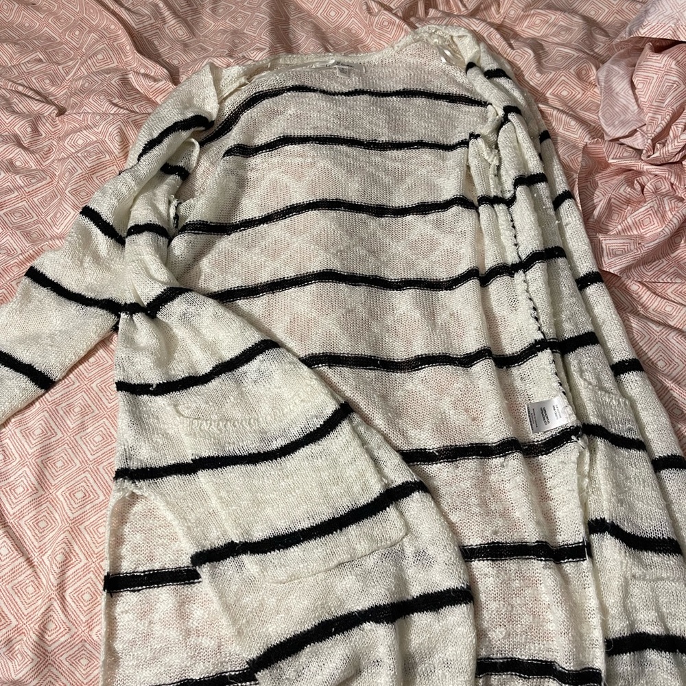 Striped cardigan black n white with slit on sides long sleeves